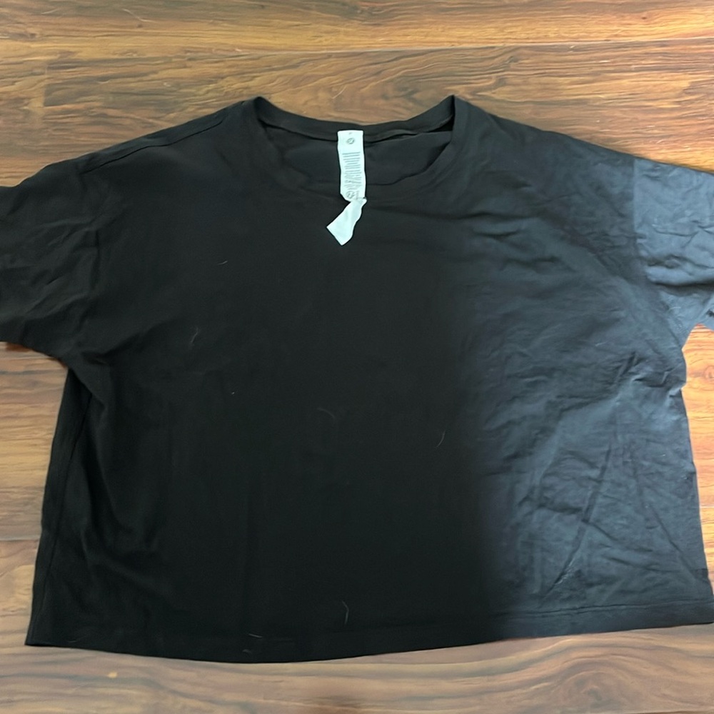 NWOT lulu Cates tee black size 6